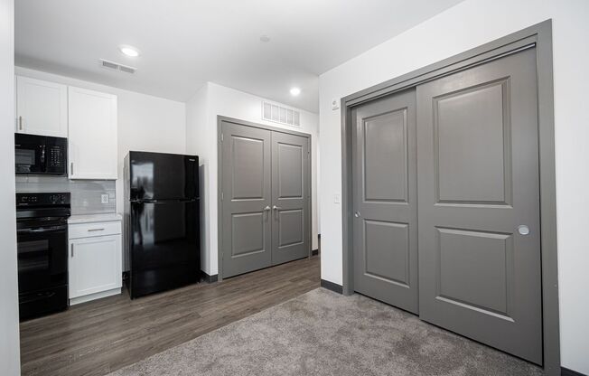 Studio, 1 bath, 427 sqft, $1,060, Unit 801