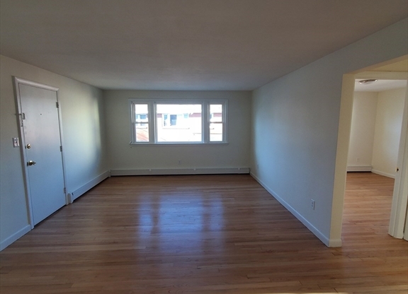 2 beds, 1 bath, 800 sqft, $2,500, Unit 8