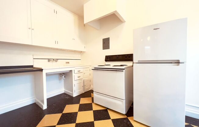 Studio, 1 bath, 340 sqft, $1,199, Unit 404