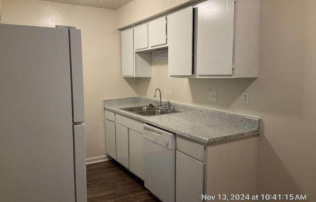 2 beds, 1 bath, 845 sqft, $1,095, Unit 05525-06