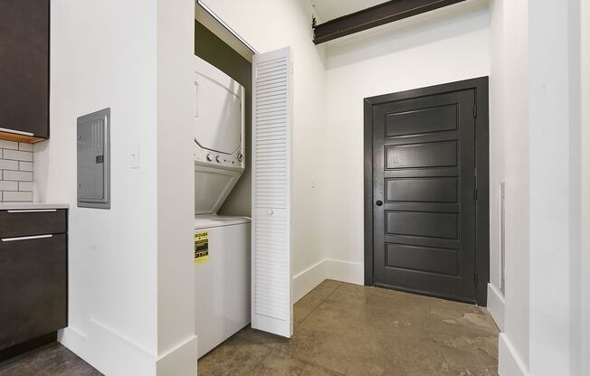 1 bed, 1 bath, 400 sqft, $1,275, Unit Schwab Industrial-004