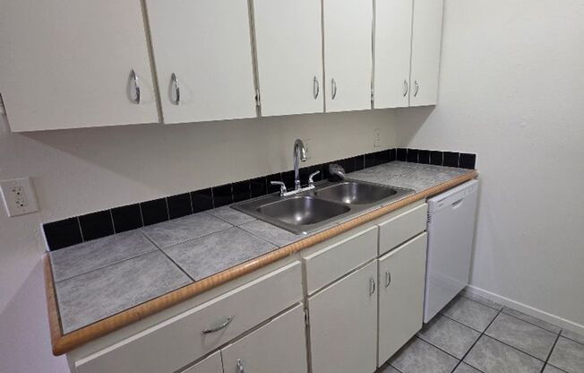 2 beds, 1 bath, 900 sqft, $1,145, Unit ELP2202-229