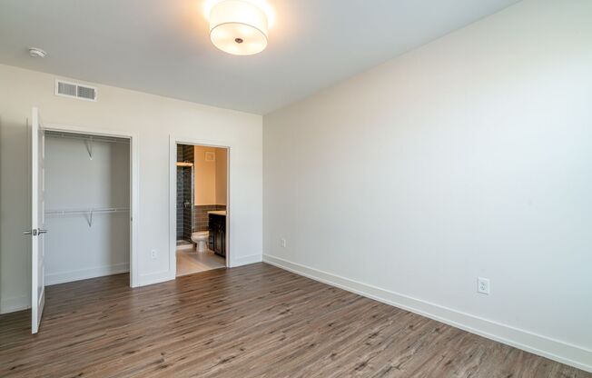 2 beds, 2 baths, $1,667, Unit 1050 N 4th St. Apt. 422