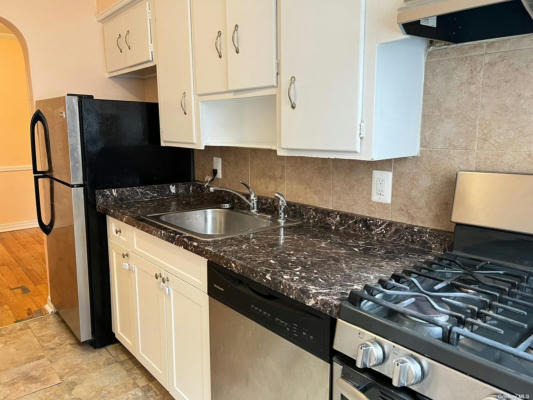 2 beds, 1 bath, $2,950