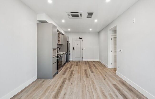2 beds, 1 bath, 840 sqft, $2,800, Unit 411