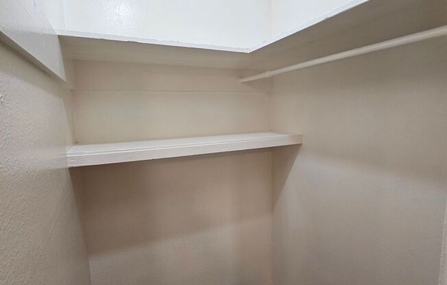 2 beds, 1 bath, 850 sqft, $1,295, Unit 03