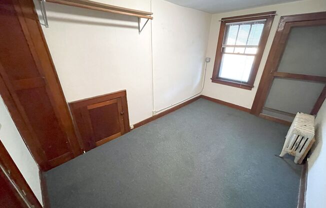 2 beds, 1 bath, $1,895