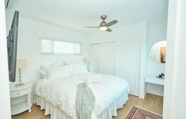 FURNISHED Modern One Bedroom+Loft on Coronado! In Unit W/D! AC! Assigned Parking!