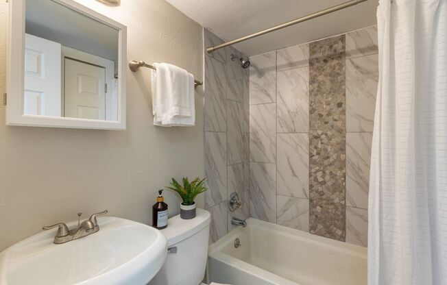 2 beds, 1 bath, 850 sqft, $785, Unit 3712-12