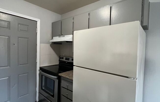 Studio, 1 bath, 450 sqft, $1,000, Unit 40-A