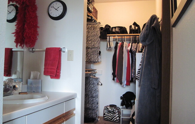 2 beds, 1 bath, 1,050 sqft, $1,375, Unit 3700211