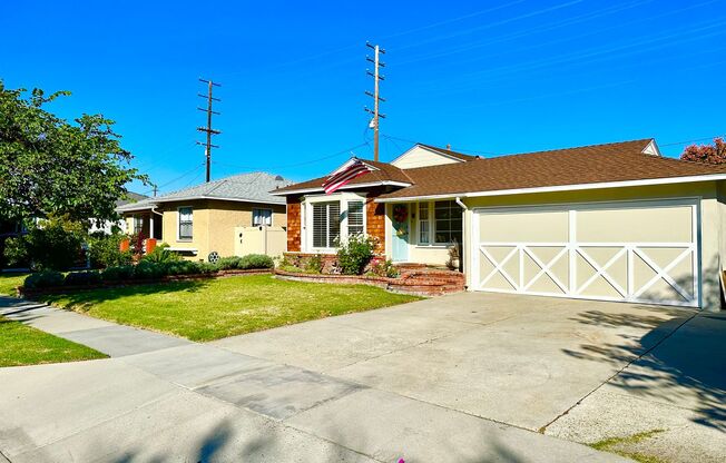 3 Bedroom 2 Bathroom Lakewood House with Private Backyard down the street from Lakewood High School