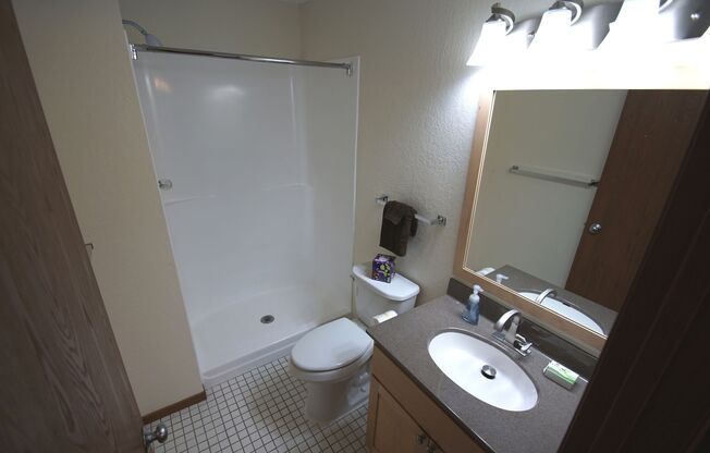 2 beds, 2 baths, 915 sqft, $1,650, Unit 212