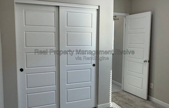 5 beds, 3 baths, 2,033 sqft, $2,990