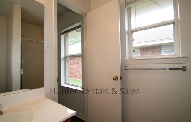 2 beds, 2 baths, $1,025, Unit Unit A