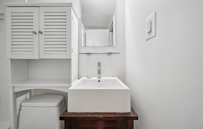 Studio, 1 bath, 430 sqft, $4,000, Unit 2T