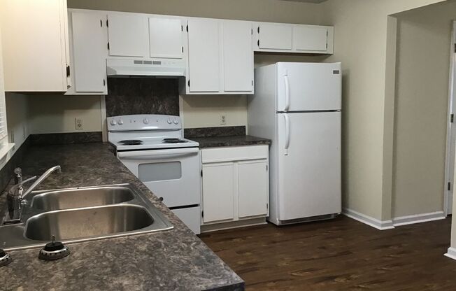 2 beds, 1.5 baths, $1,300, Unit 108