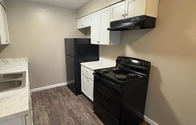 2 beds, 1 bath, $910, Unit 5627C-P