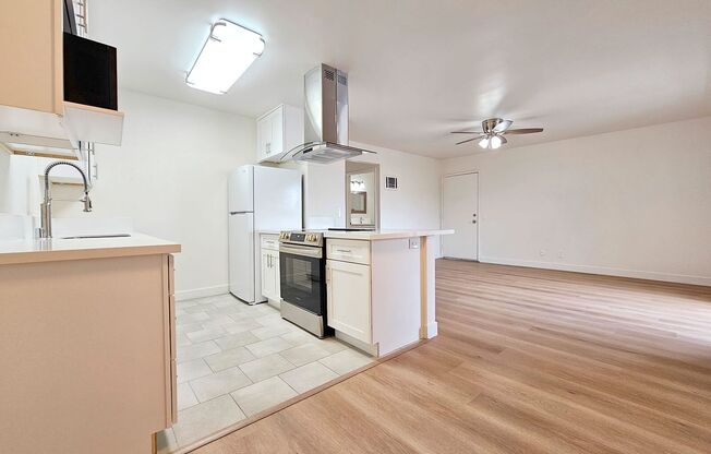 2 beds, 1 bath, 841 sqft, $2,595, Unit 26