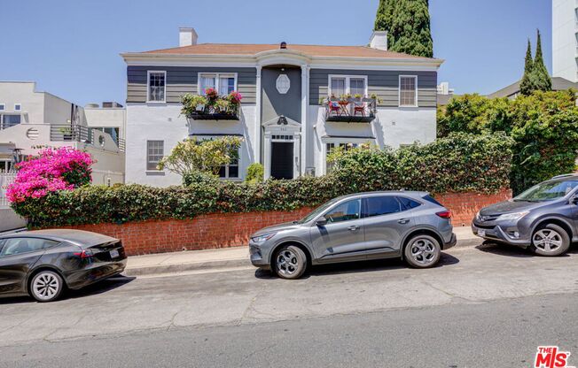963 N Doheny Residences