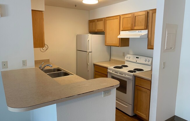 3 beds, 1 bath, 900 sqft, $1,695, Unit A103