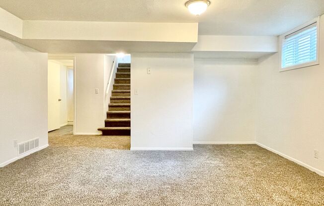 4 beds, 2 baths, 2,200 sqft, $2,395, Unit 1922 E. Hillcrest Ave.