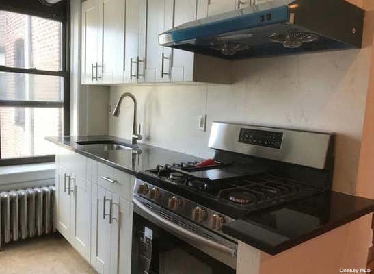 2 beds, 1 bath, $2,915, Unit 2