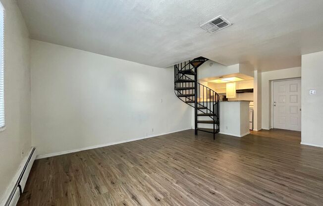 2 beds, 1 bath, 790 sqft, $915, Unit I216