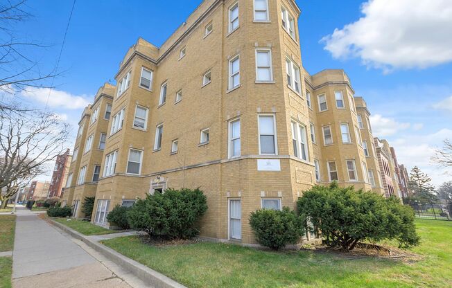 8001-8007 S. Eberhart