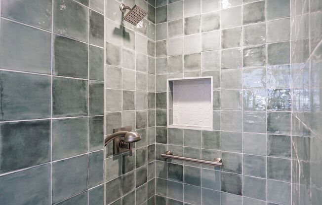 2260 Crestview