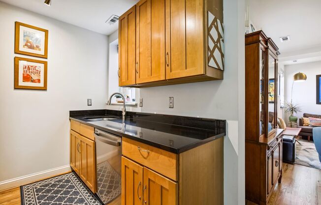 2 beds, 1 bath, $3,100