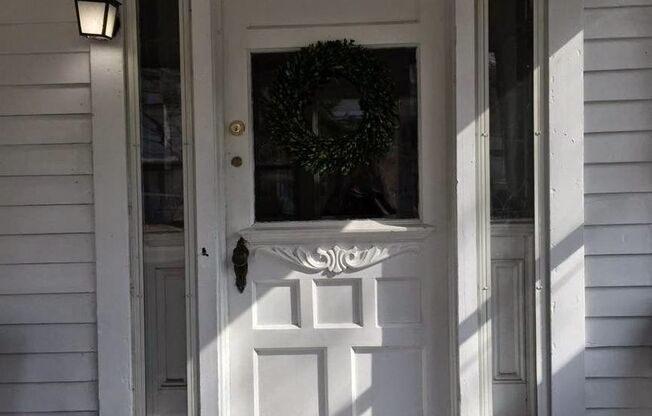 **Available June 1** 4/5 Bedrooms in this beautiful single family house in Pine Hills.