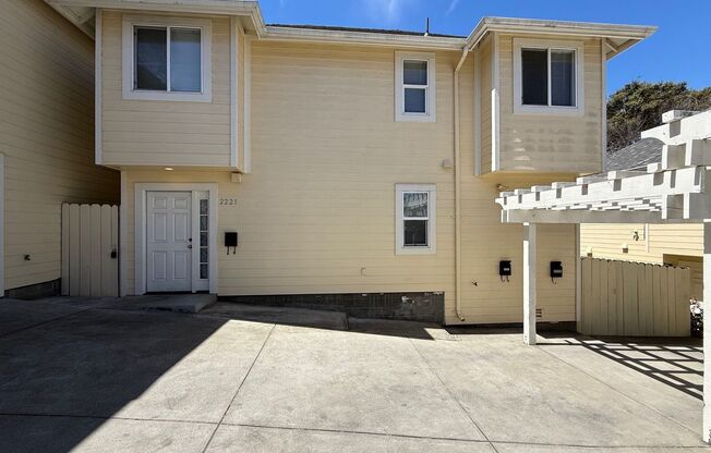 2221 2225 9 AVE