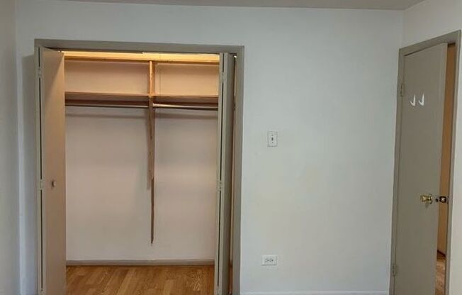 1 bed, 1 bath, 700 sqft, $950, Unit 2205-5