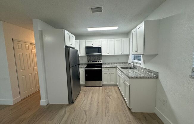 2 beds, 1 bath, 850 sqft, $1,995, Unit 6036-6