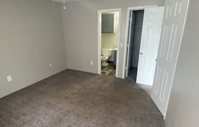 2 beds, 2 baths, 856 sqft, $920, Unit 2726-1210