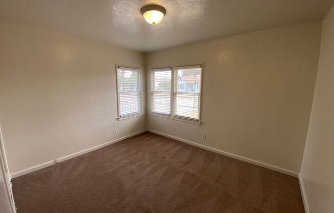 3 beds, 2 baths, $1,650