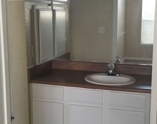 1 bed, 1 bath, 768 sqft, $1,175