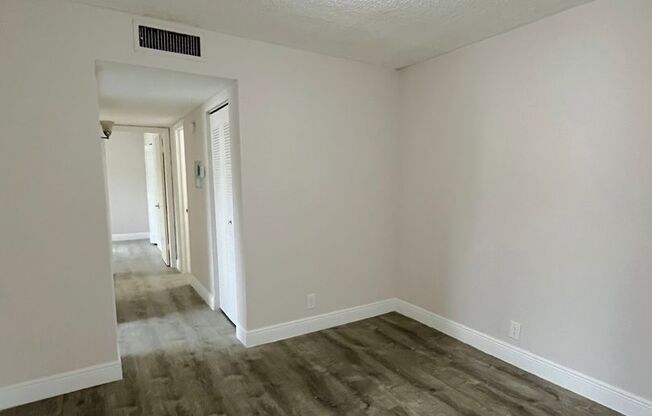 2 beds, 1 bath, 975 sqft, $1,889, Unit 1D