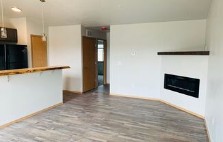 2 beds, 1 bath, $1,595, Unit 302