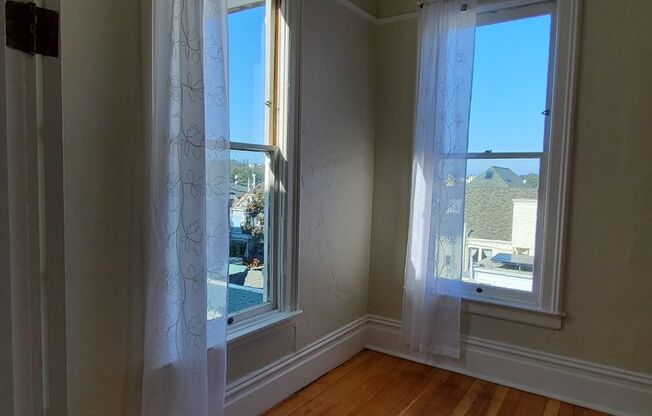 10 Lyon Street/1190 Haight Street (303rc)