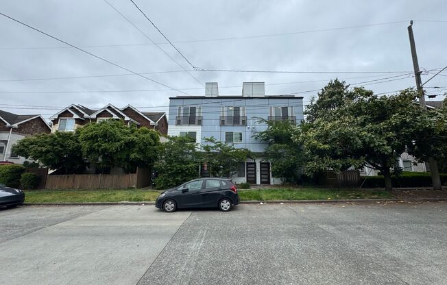 Modern 2018 Townhome with Rooftop Deck Near Green Lake – Prime North Seattle Location!