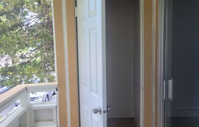 3 beds, 1.5 baths, 1,059 sqft, $1,575, Unit 601 E204