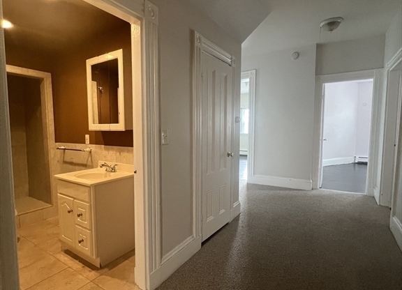 3 beds, 1 bath, $3,000, Unit 1