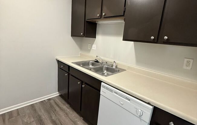 2 beds, 1 bath, 775 sqft, $895, Unit 356N