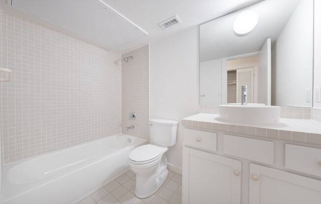 1 bed, 1 bath, 660 sqft, $1,550, Unit OPA-143