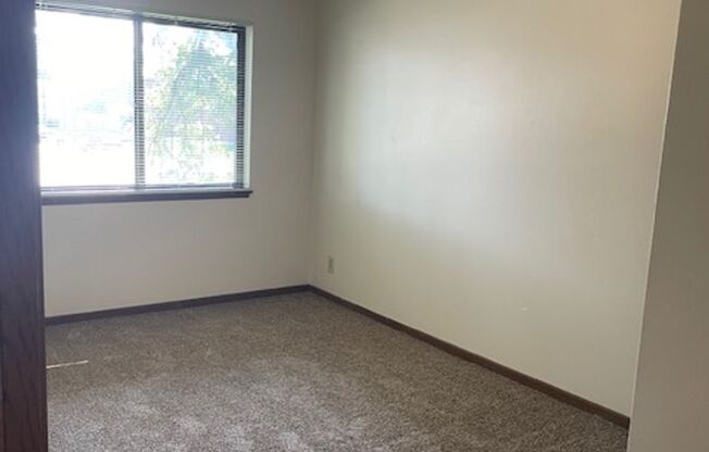 2 beds, 1 bath, 875 sqft, $825, Unit 109