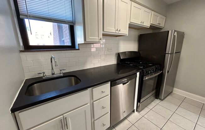 2 beds, 1 bath, 800 sqft, $1,720, Unit 6236 Fifth Ave. #202A