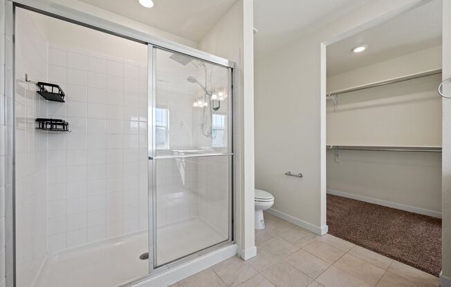 Beautiful 4-Bedroom Home in Aurora – Modern Finishes & Great Community