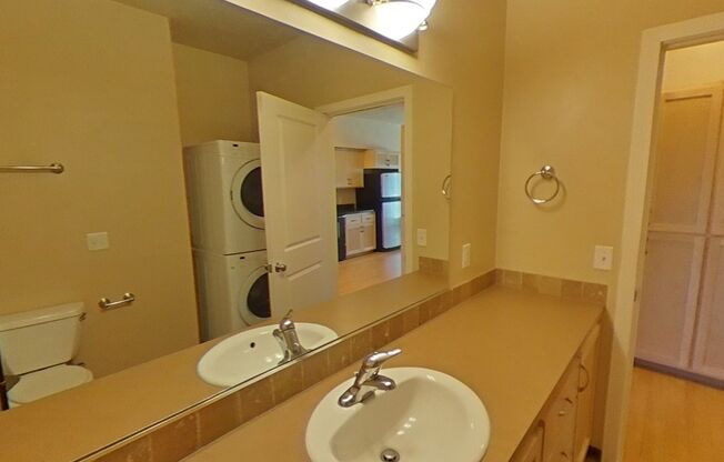 3 beds, 2 baths, 967 sqft, $2,400, Unit 403